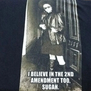 Angela Davis “I Believe In The 2nd Amendment Too, Sugah” Graphic Tee – Political